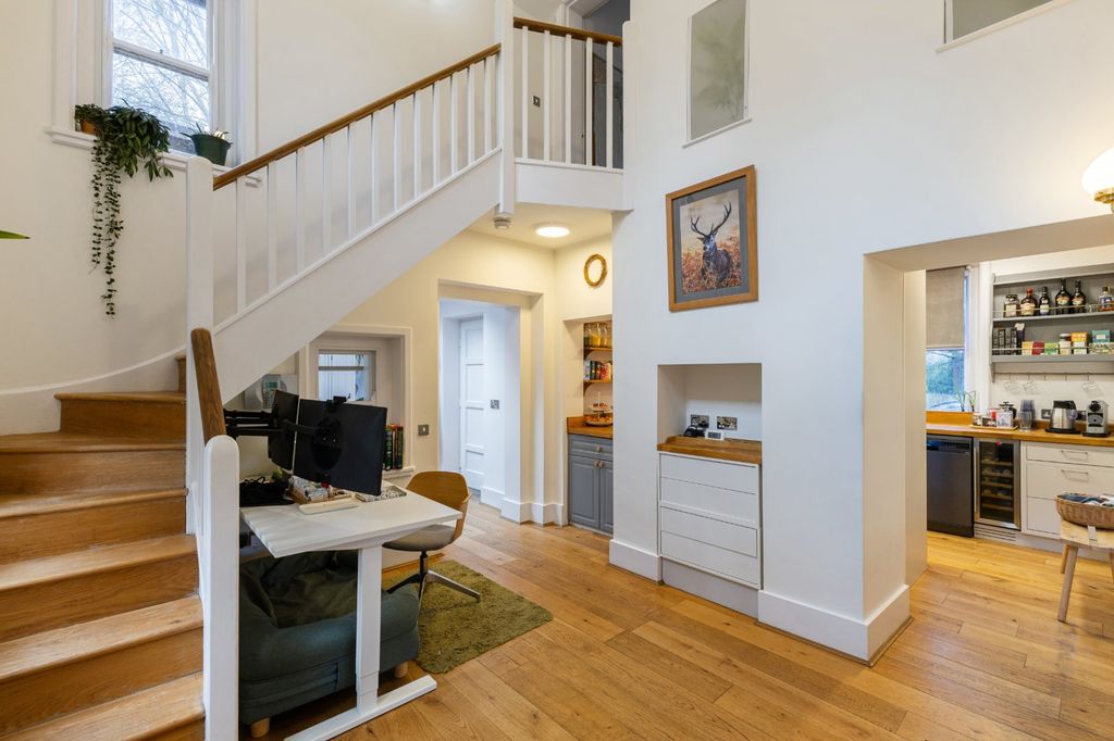 Property photo 3 of 14 Entrance Hall