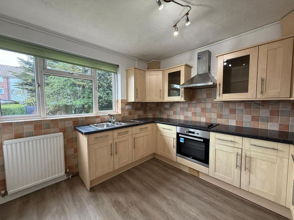 Property photo 2 of 10 Kitchen