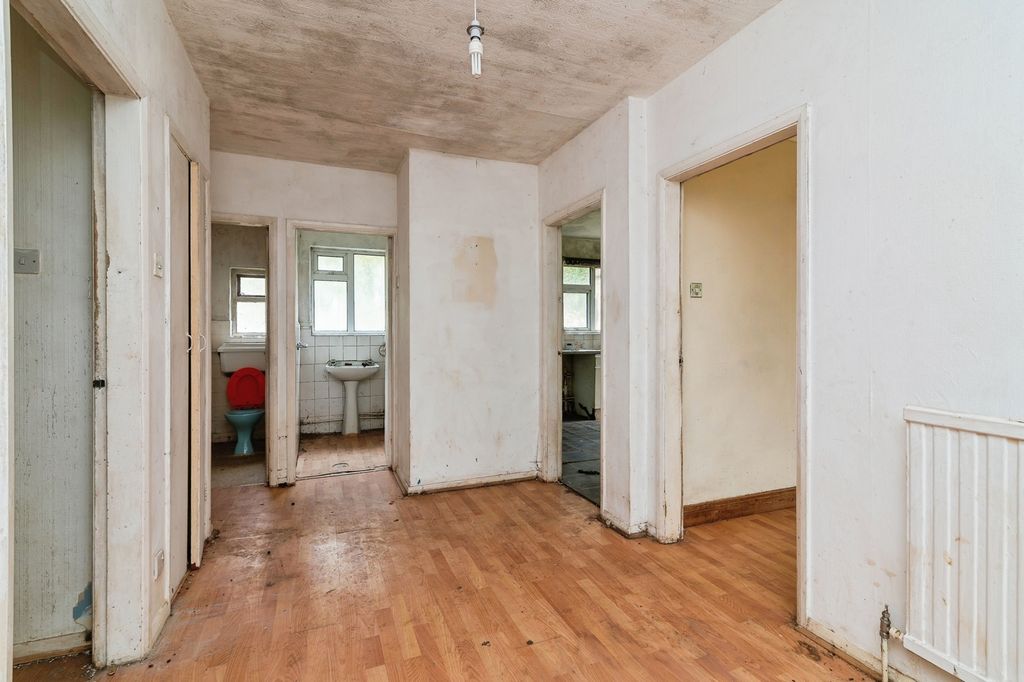 Property photo 3 of 21 Photo