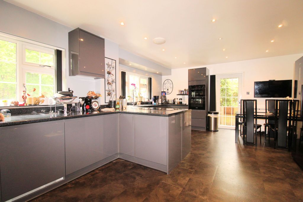 Property photo 2 of 14 Img_3374