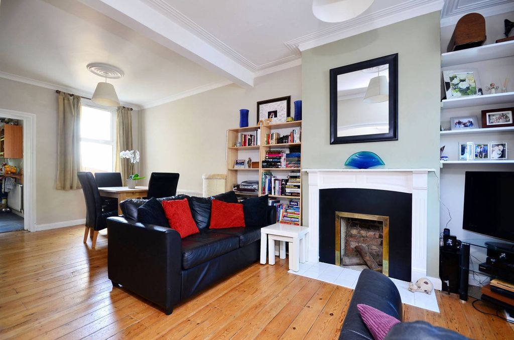 Property photo 2 of 11