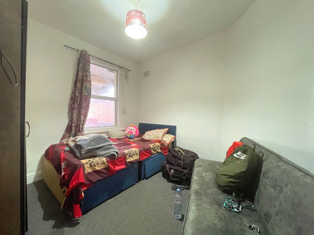 Property photo 3 of 8 4505822