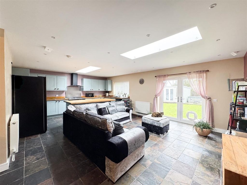 Property photo 3 of 24