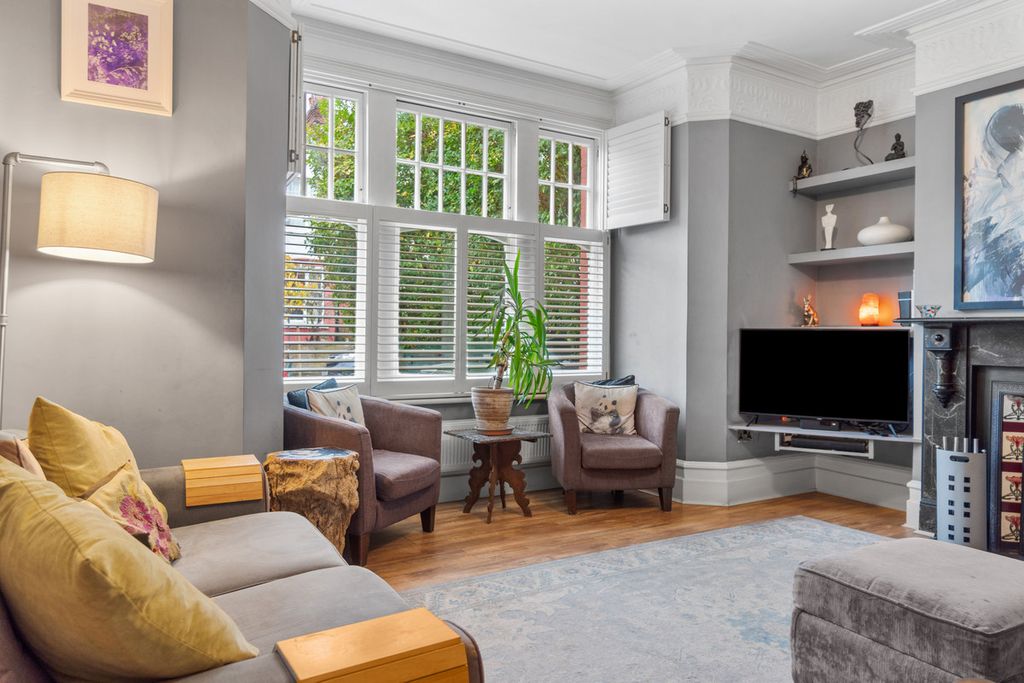 Property photo 3 of 25