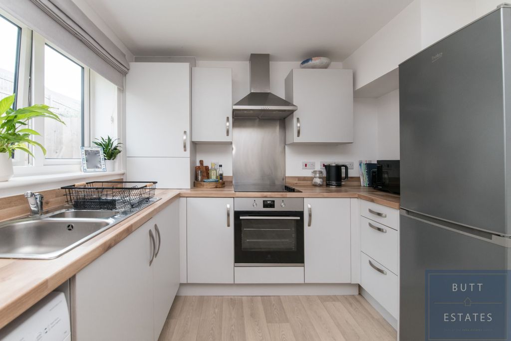 Property photo 3 of 11