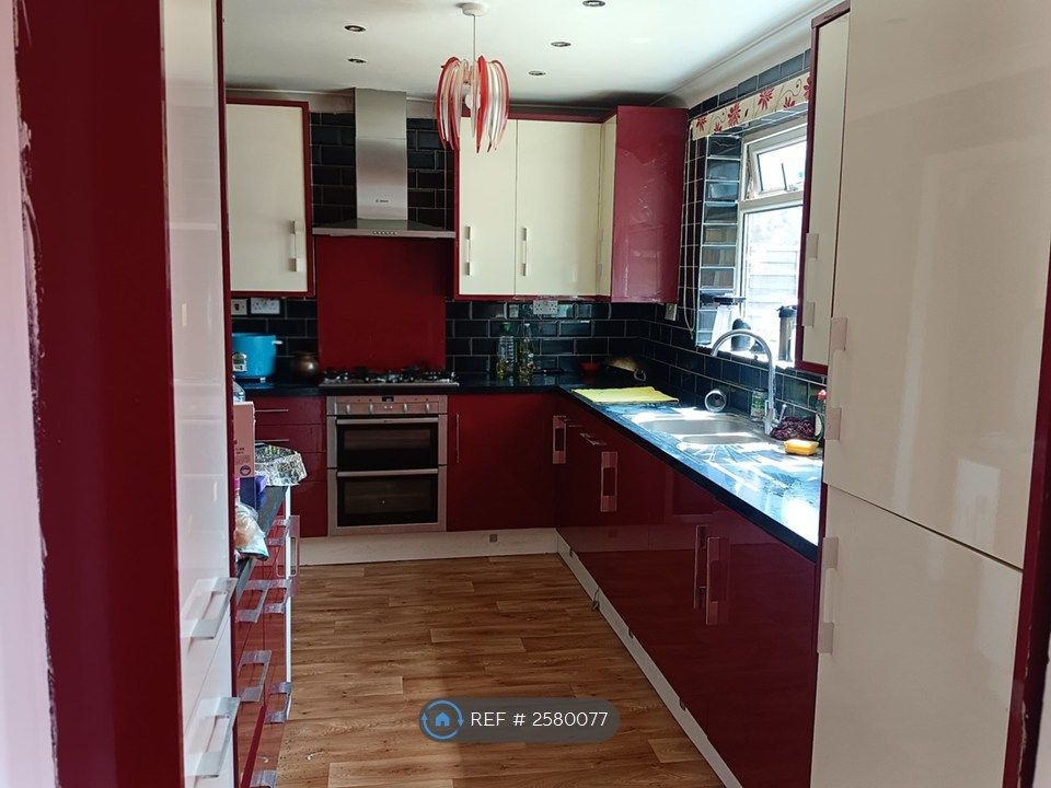 Property photo 1 of 8 Kitchen