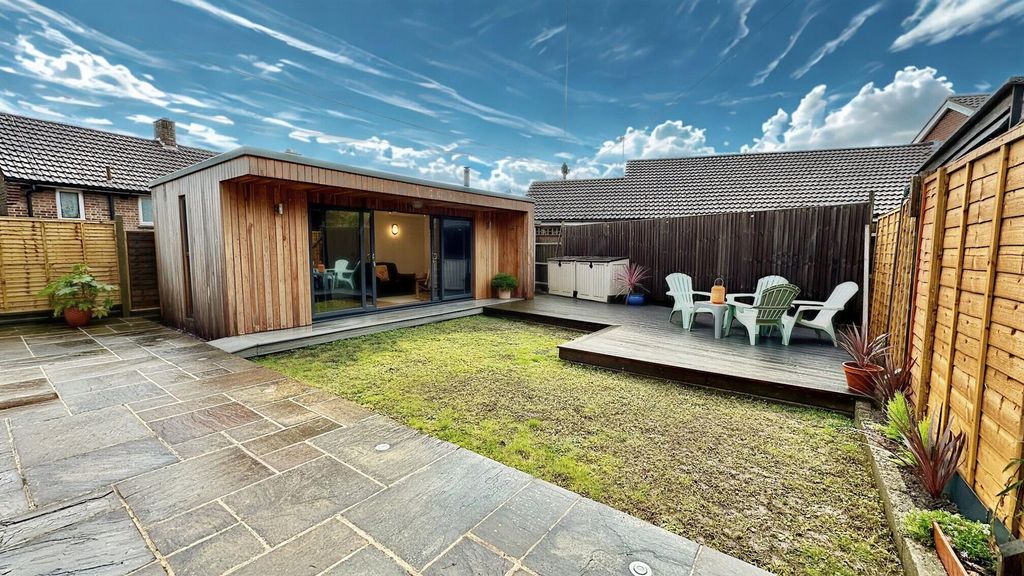 Property photo 2 of 35