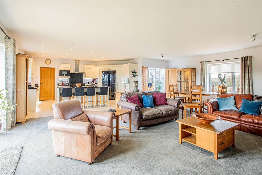 Property photo 3 of 19 A05I6134-2.Jpg