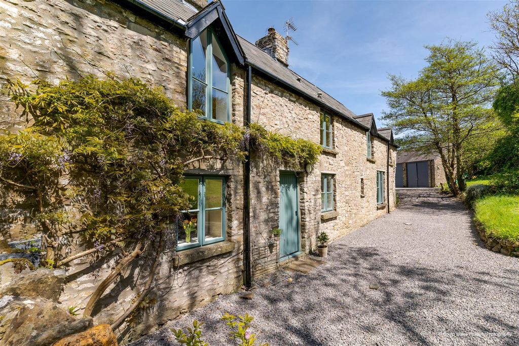 Property photo 2 of 35 2