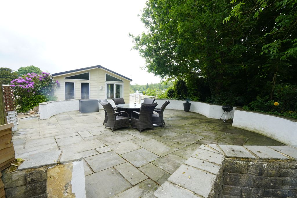Property photo 1 of 33