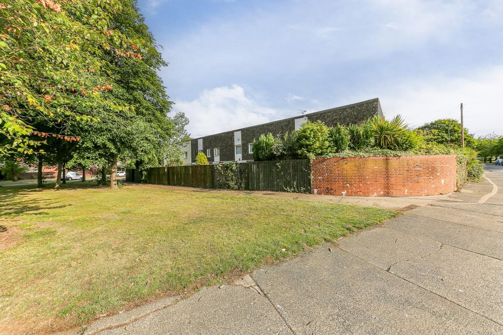 Property photo 1 of 18 Exterior