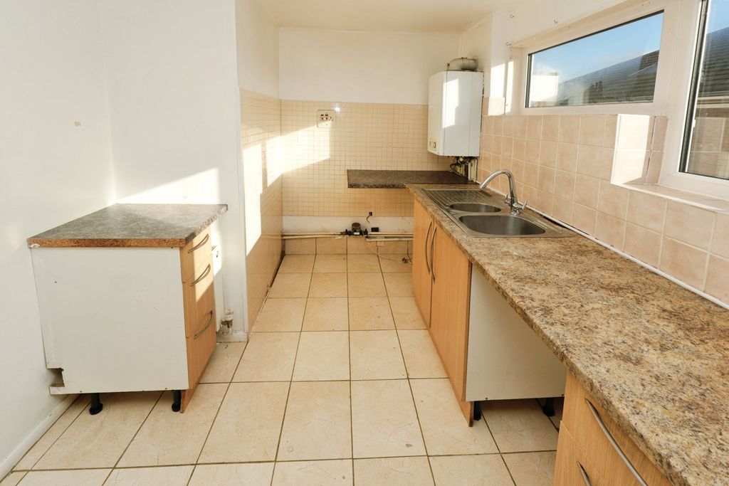 Property photo 3 of 13 Kitchen