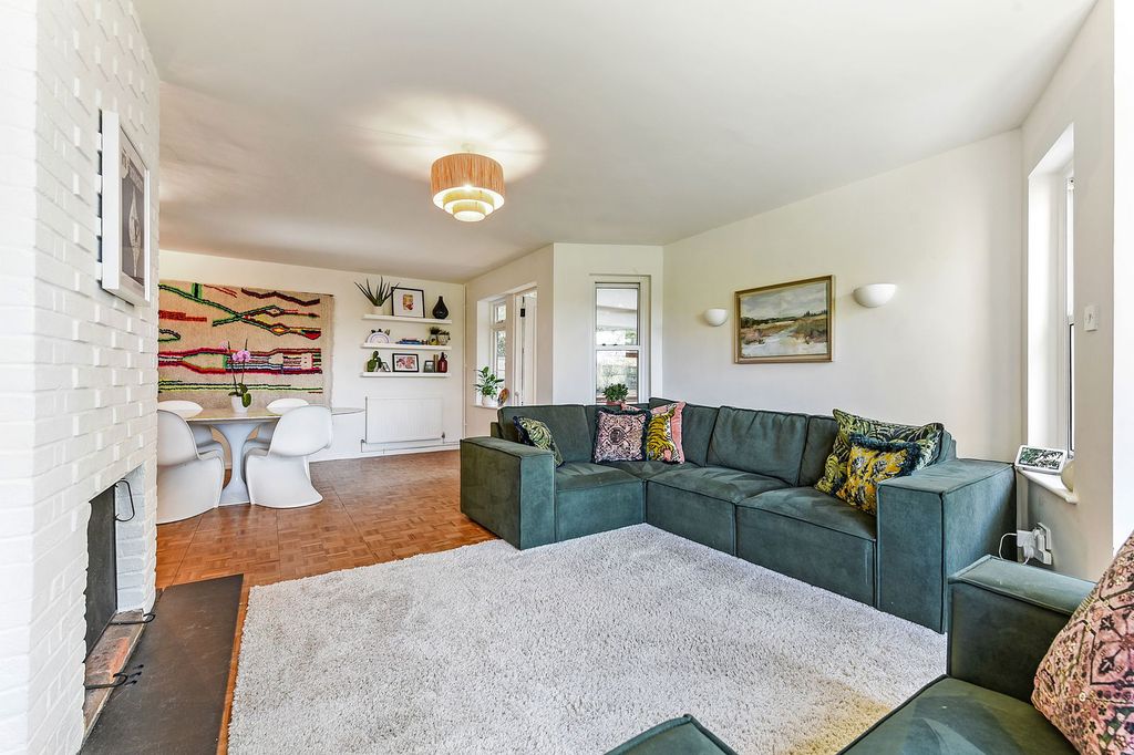 Property photo 2 of 25