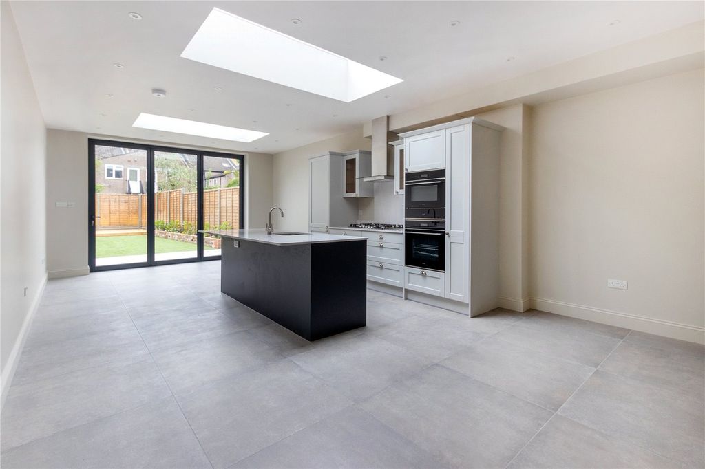 Property photo 1 of 10 Picture No. 02