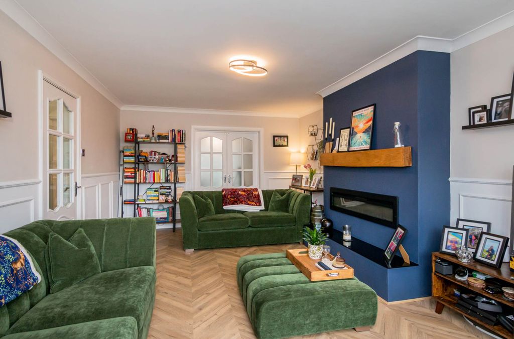 Property photo 3 of 23