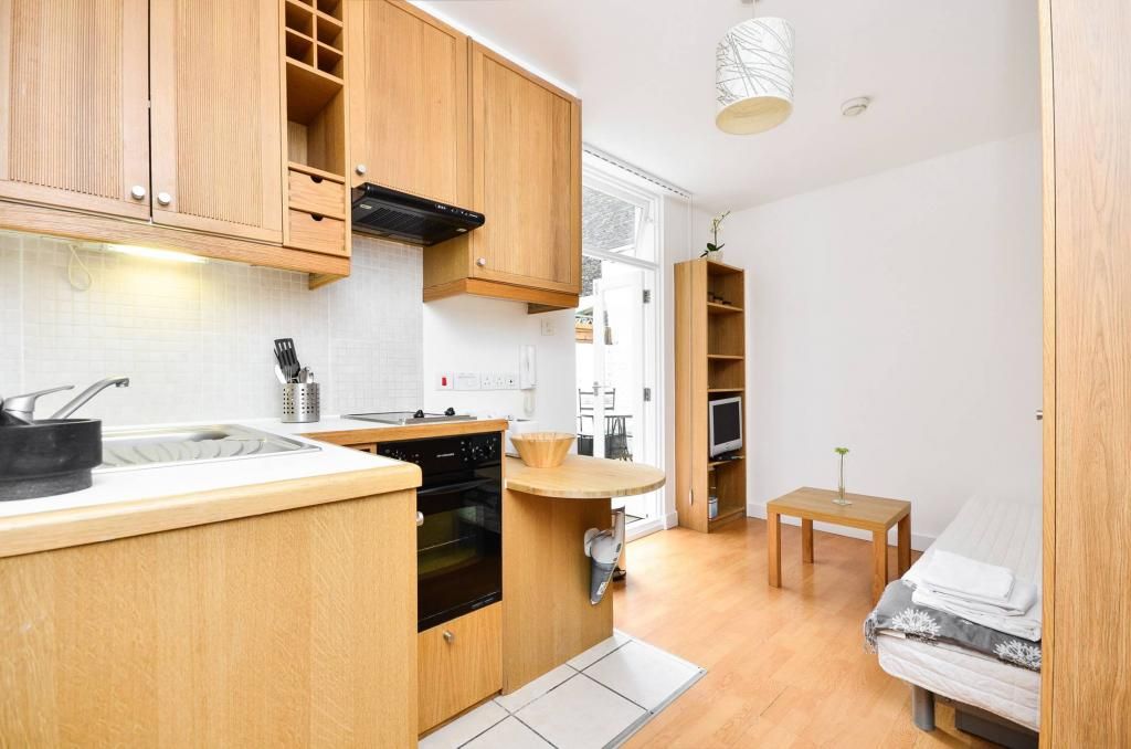Property photo 1 of 6 Studio To Rent