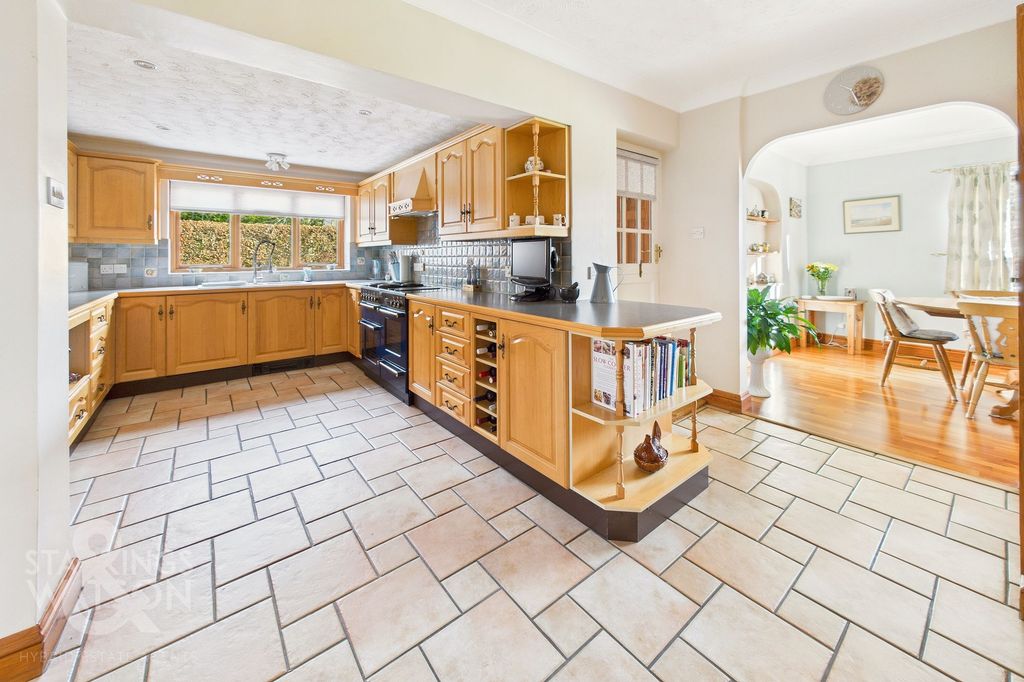 Property photo 3 of 36