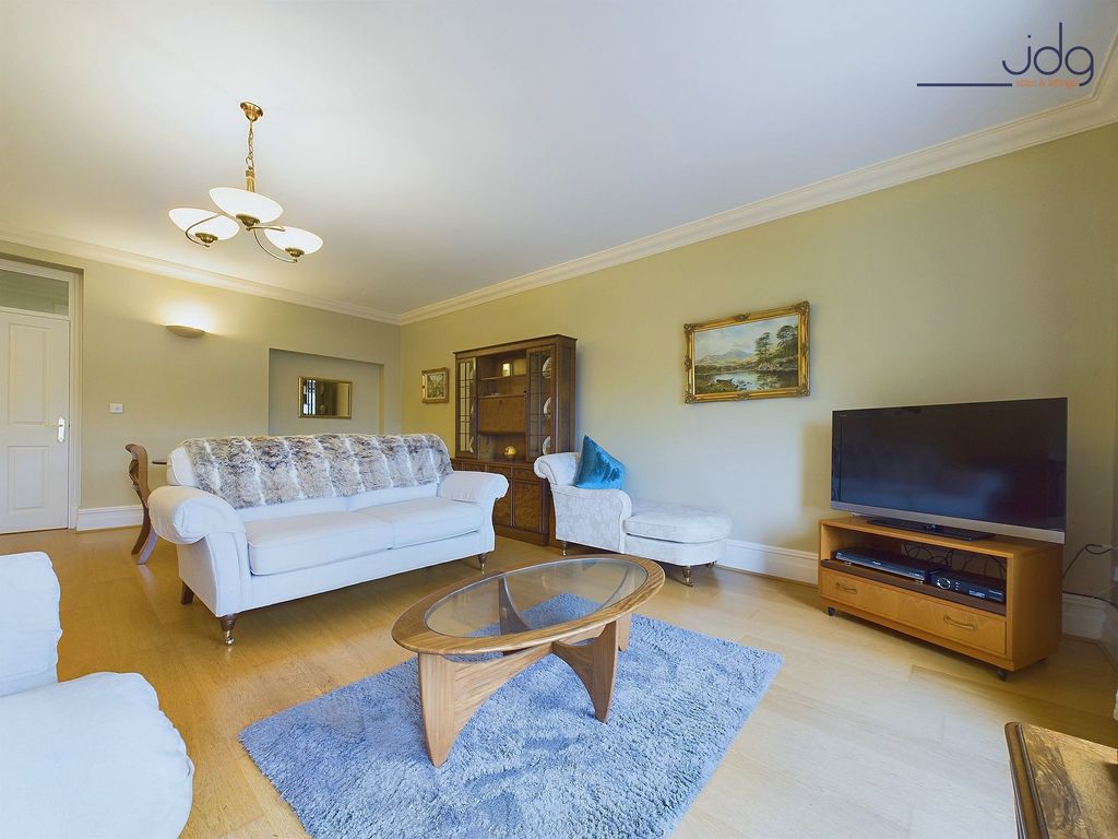 Property photo 2 of 19 Lounge