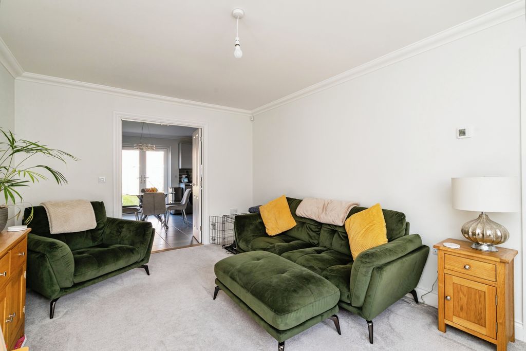 Property photo 2 of 20