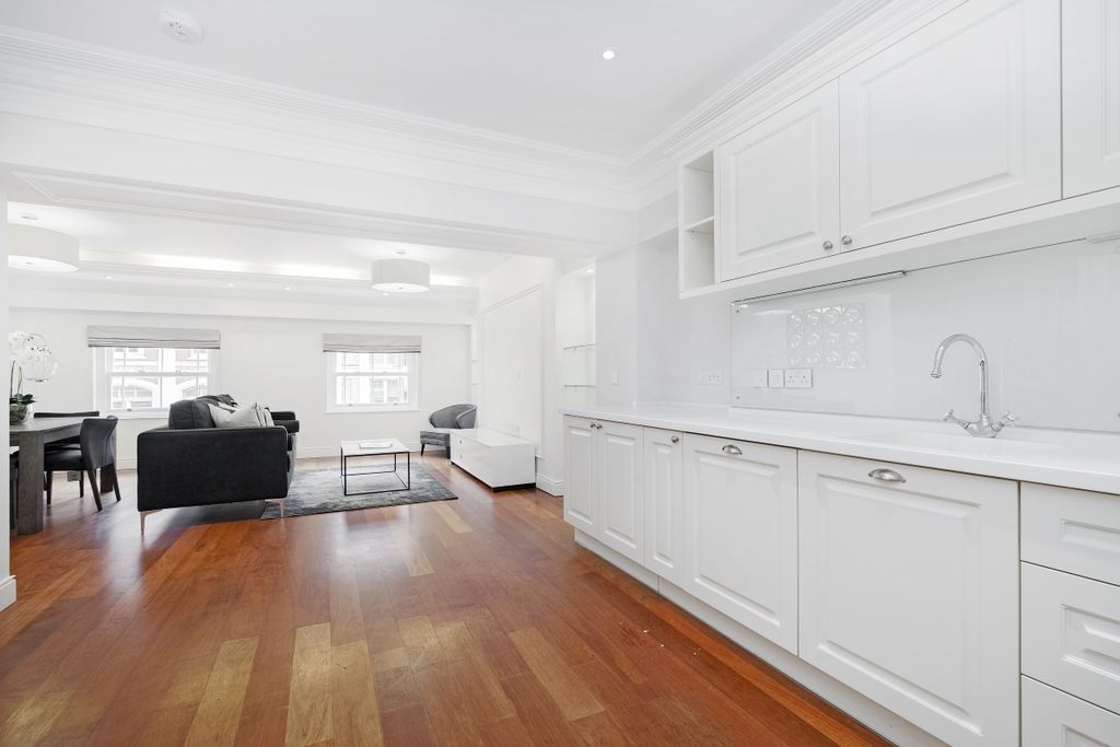Property photo 2 of 17 Crown Estate Flat...