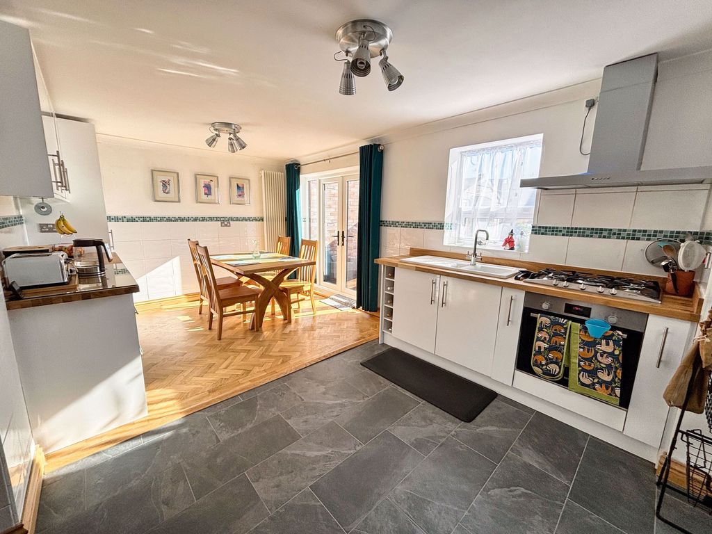 Property photo 2 of 23