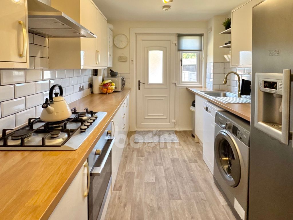 Property photo 3 of 20 Keir Hardie Court, Beith Kitchen