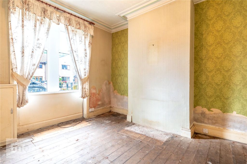 Property photo 2 of 14 Living Room