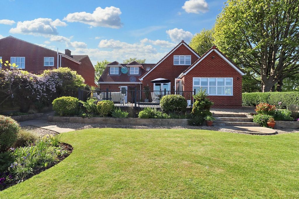 Property photo 2 of 45