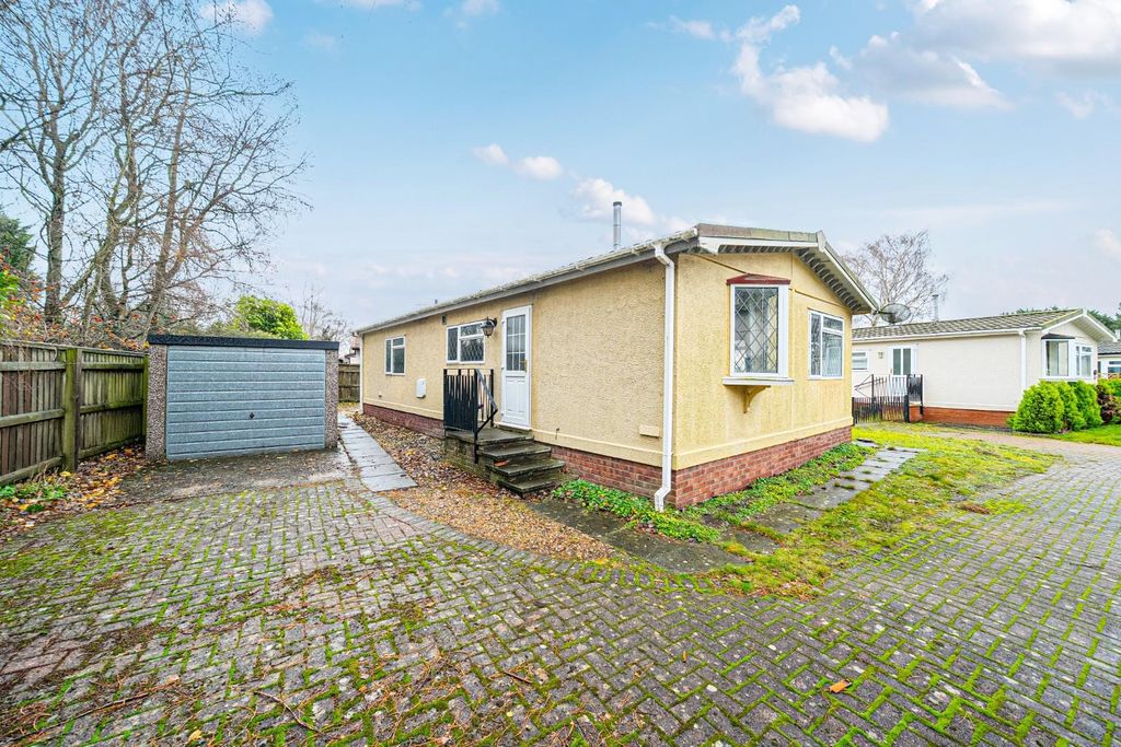 Property photo 2 of 15 Detached Garage &amp; Parking.Jpg