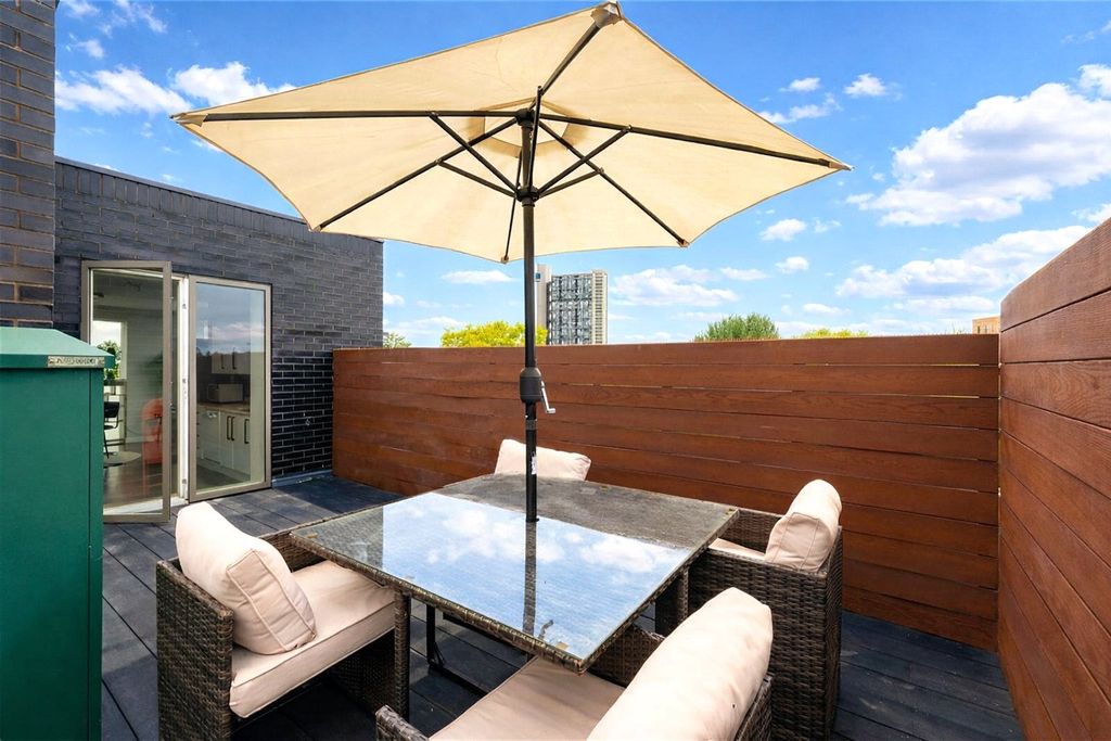 Property photo 2 of 10 Terrace