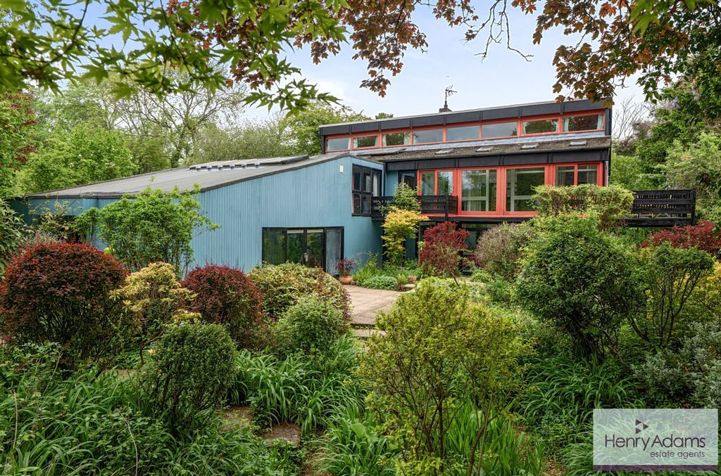 Property photo 1 of 34