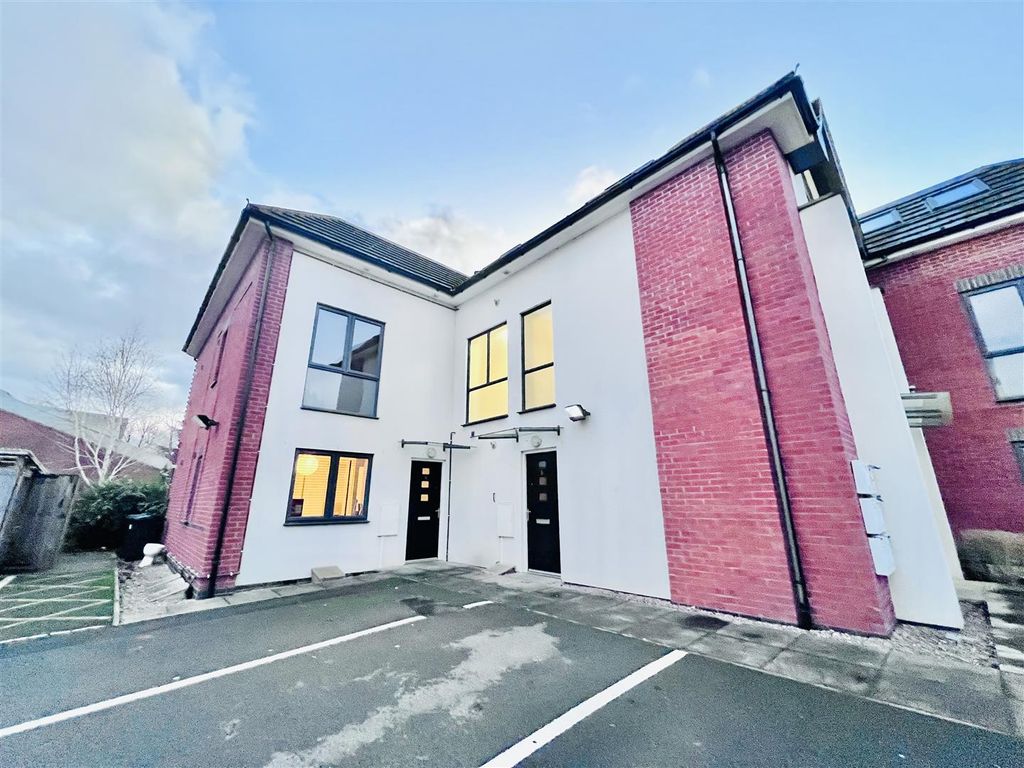 Property photo 1 of 12 External