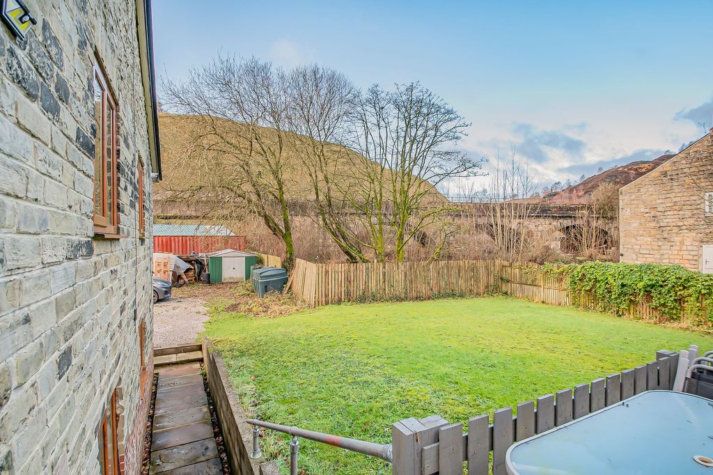 Property photo 2 of 21