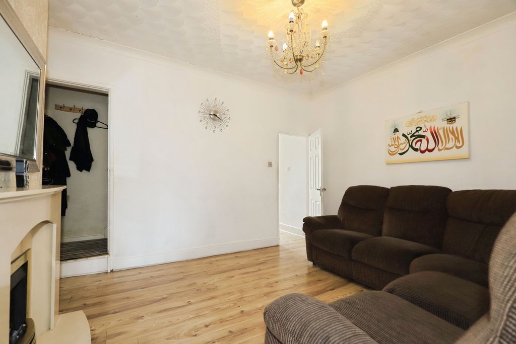 Property photo 3 of 18 Pbox-Img.Jpg