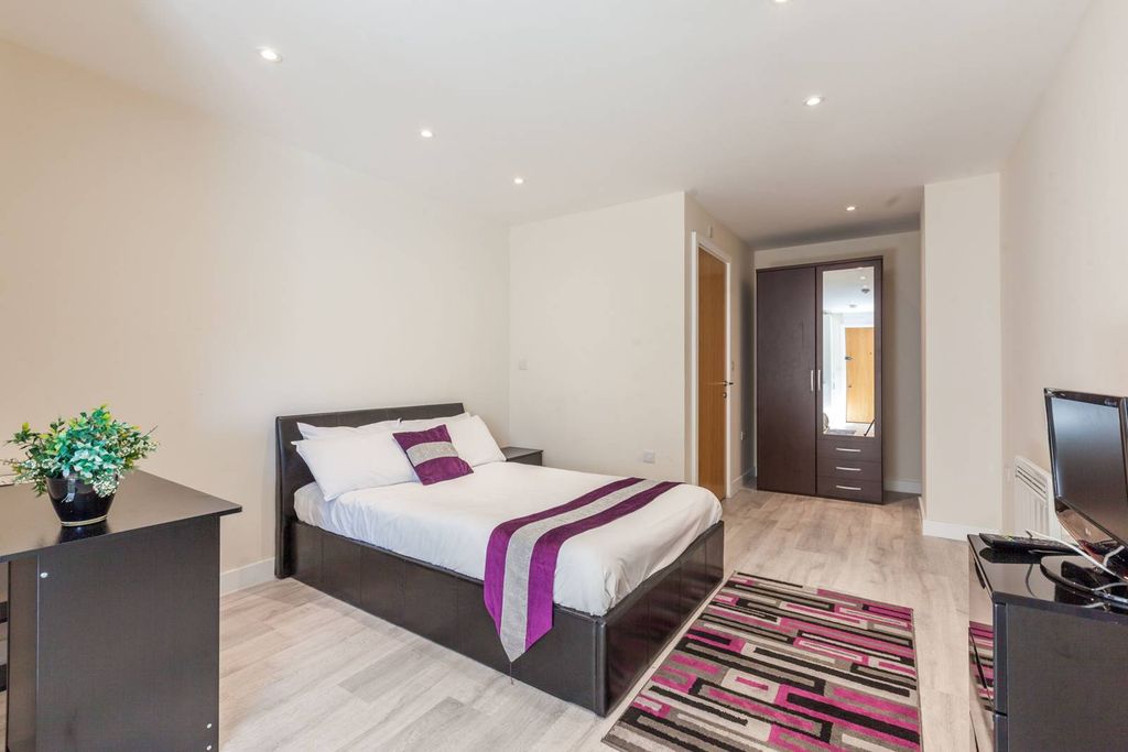 Property photo 3 of 5