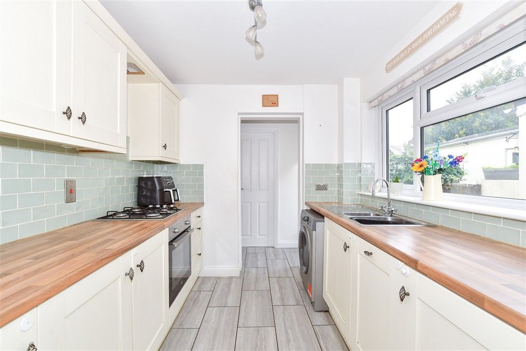 Property photo 2 of 14 Kitchen