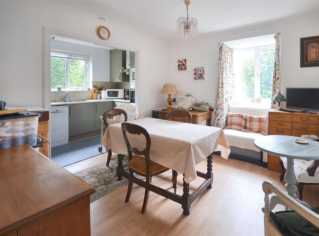 Property photo 2 of 11 Dining Room