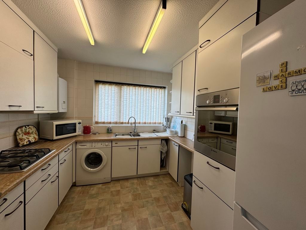 Property photo 3 of 22 Kitchen