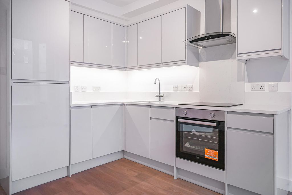 Property photo 2 of 18 Kitchen