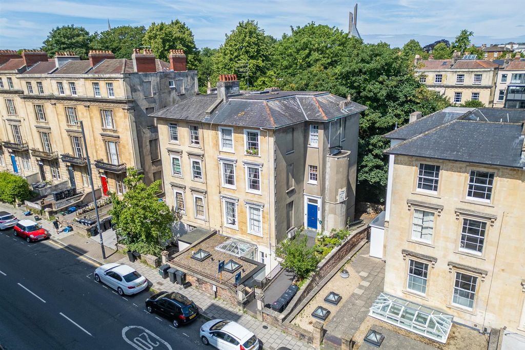 Property photo 3 of 30 Basement Flat @ 54 St Pauls Road, Clifton, Bristol