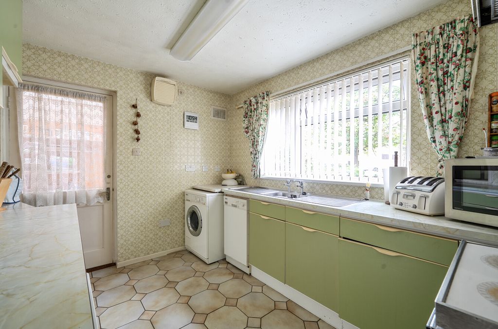 Property photo 2 of 13 15228313