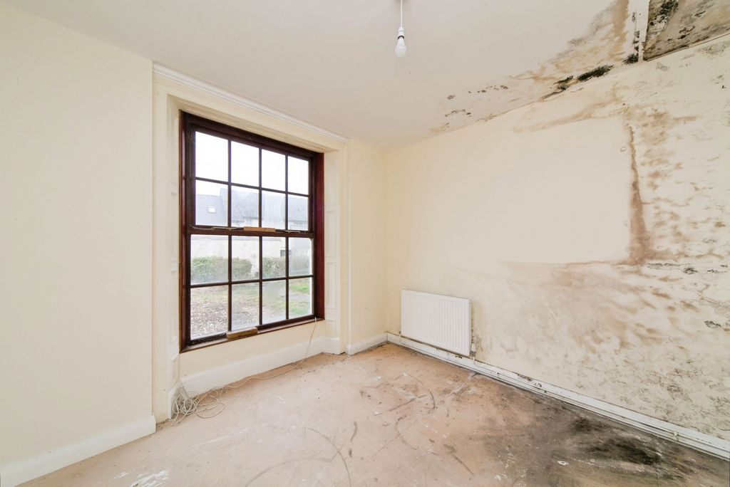 Property photo 3 of 17 Photo
