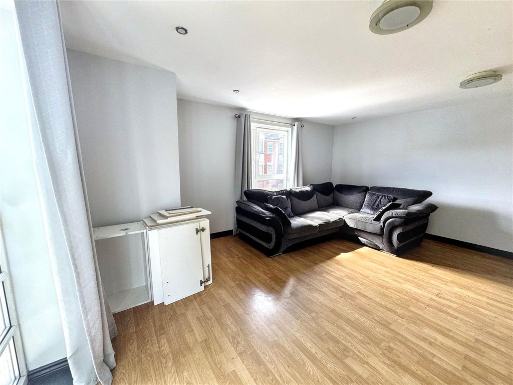 Property photo 3 of 8 Picture No. 04
