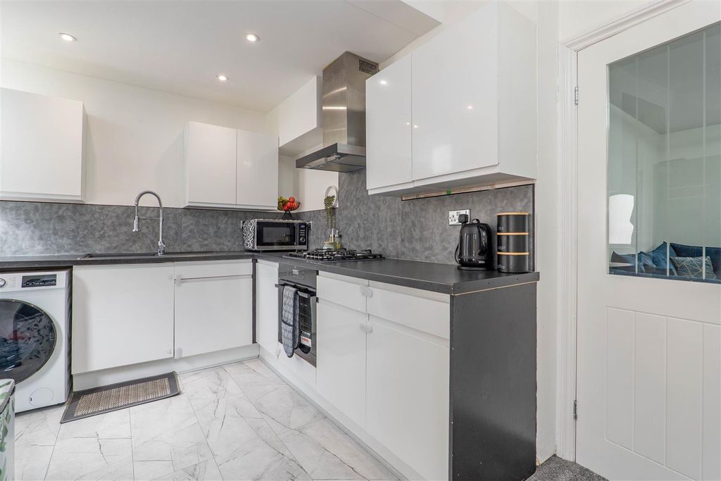 Property photo 3 of 26 Kitchen/Diner