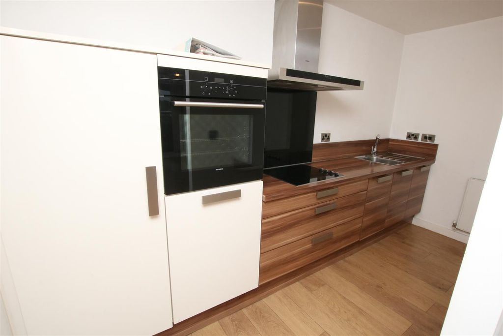 Property photo 2 of 17 Kitchen Area