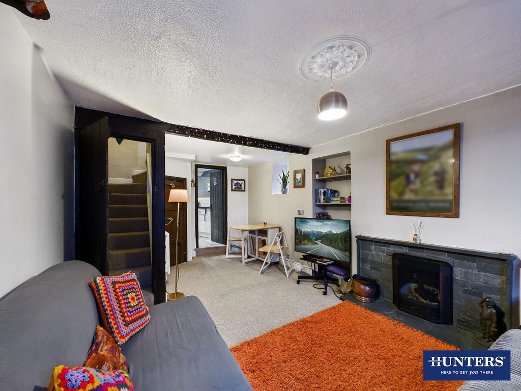 Property photo 3 of 10 Living Room