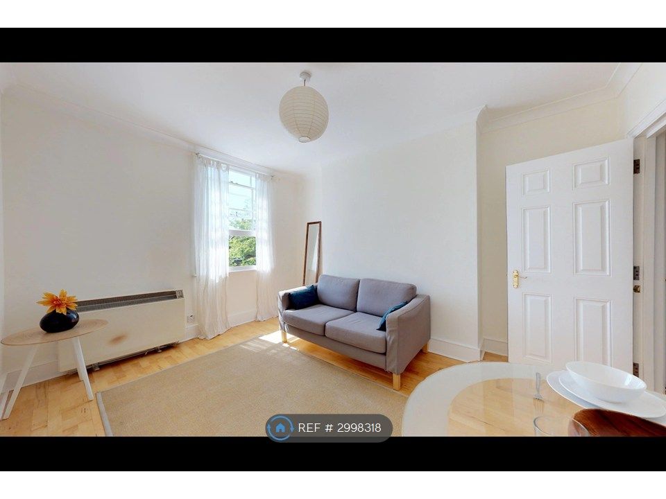 Property photo 1 of 7 Living Room