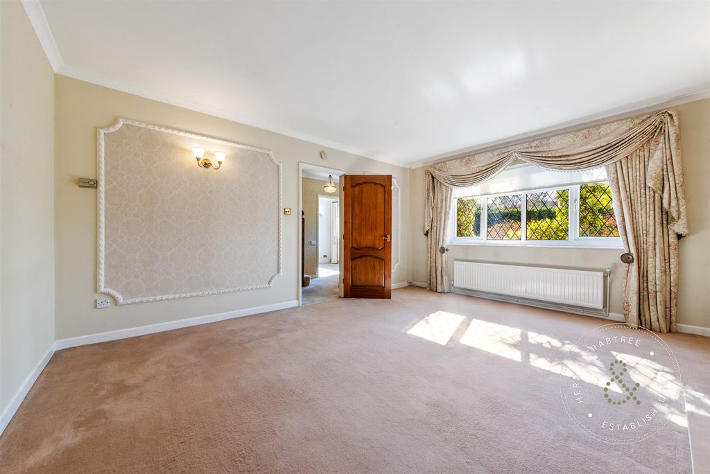 Property photo 3 of 41 Longleat-Close-10.Jpg