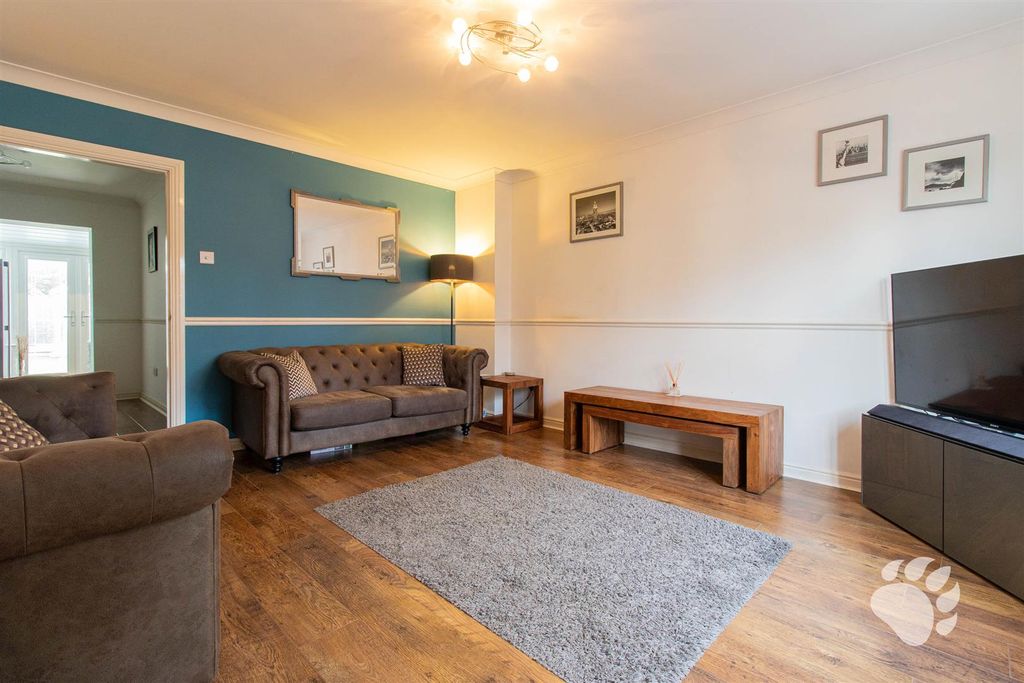 Property photo 2 of 25 Lounge