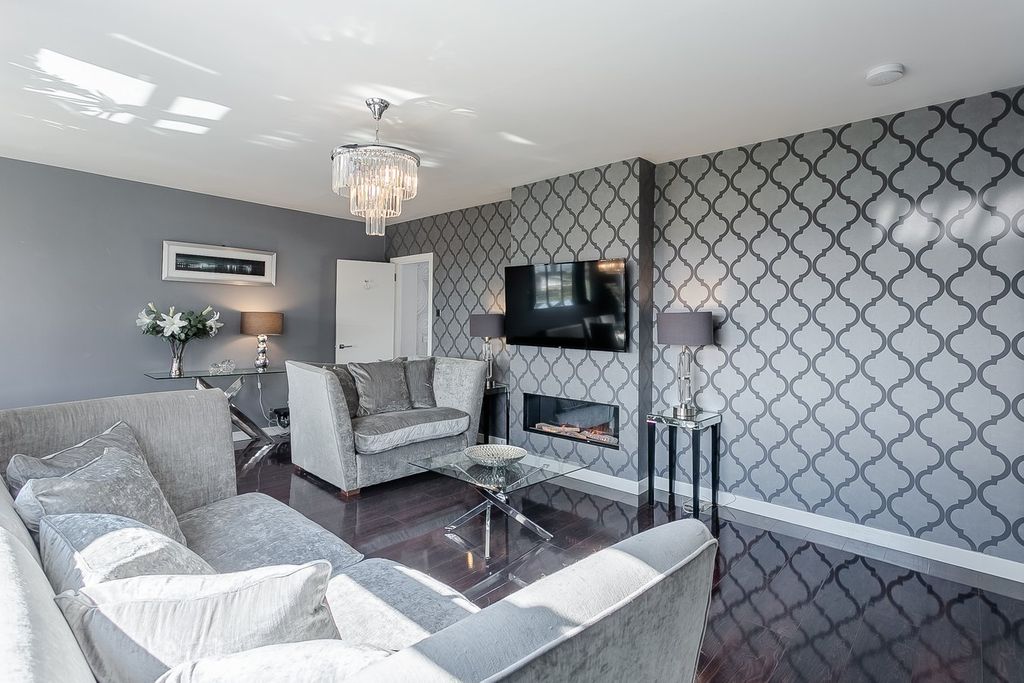 Property photo 3 of 39